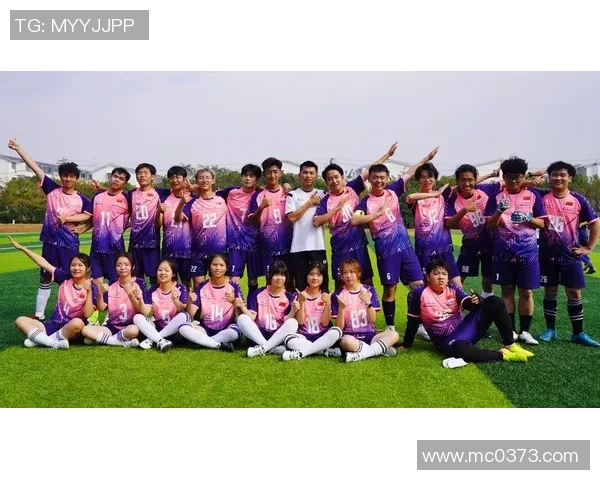 赛后分析:上海足球队与成都足球队的表现与状态对比探讨 赛后分析:上海足球队与成都足球队的表现与状态对比探讨