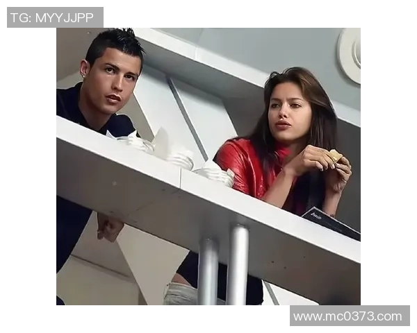 足球明星背后的秘密情感纠葛与那些神秘女人的故事揭秘 足球明星背后的秘密情感纠葛与那些神秘女人的故事揭秘